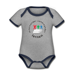 Baby Bio-Kurzarm-Kontrastbody - ADHSS-LOGO - Grau meliert/Navy